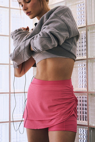 Little Bit Of Love Skort par FP Movement en Electric Peony, pour femme taille: XS chez Free People