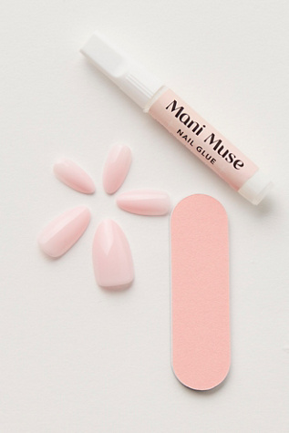 Mani Muse Press-On Manicure Kit