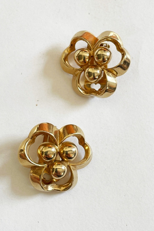 Vintage 1970's Gold Clover Clip Earrings Selected by FernMercantile