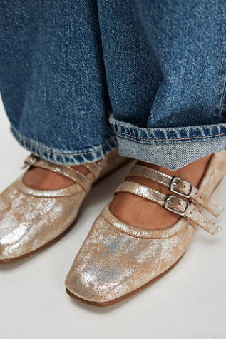Ballerines Gemini par FP Collection en Champagne Métallique, pour femme taille: US 8.5 chez Free People