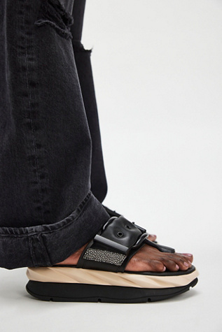 Sandales à boucle Ajouter au panier