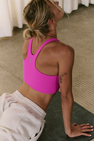 Brassière de sport à encolure carrée Never Better