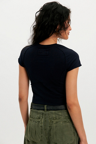 Женская футболка We The Free Protagonist Cropped Cap Sleeve, цвет: Чёрный — фото 2