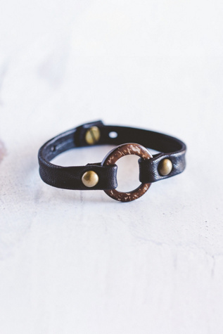 Giving Bracelets Circle Of Love Leather Bracelet