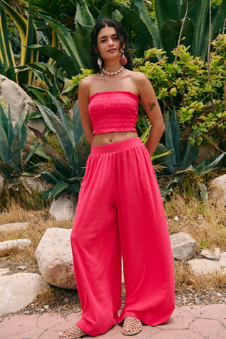 Solange Set par free-est en Berry Blossom, pour femme chez Free People