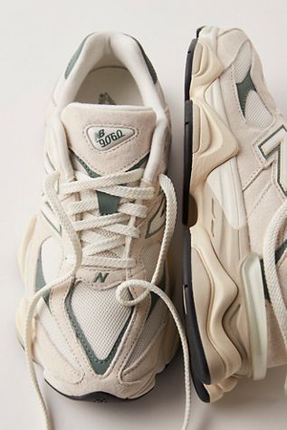 New Balance 2002r Sneakers