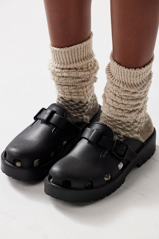 Free people best sale black clogs