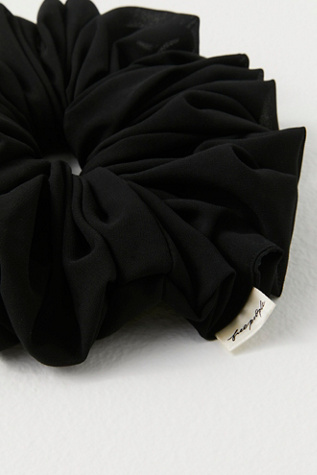 Женские аксессуары для волос Kaxi Co. Chiffon Jumbo Scrunchie, цвет: Чёрный — фото 4