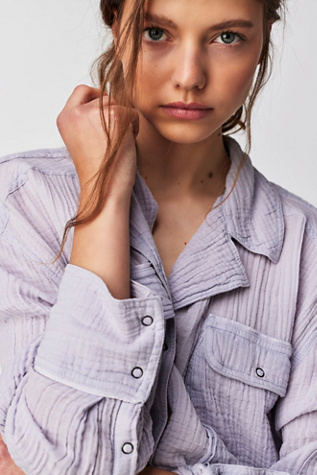 Haut cargo boutonné avec doublure Izzy We The Free en Peri Scintillant, pour femme chez Free People