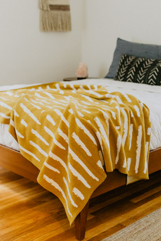 Seek & Swoon Diana Throw Blanket
