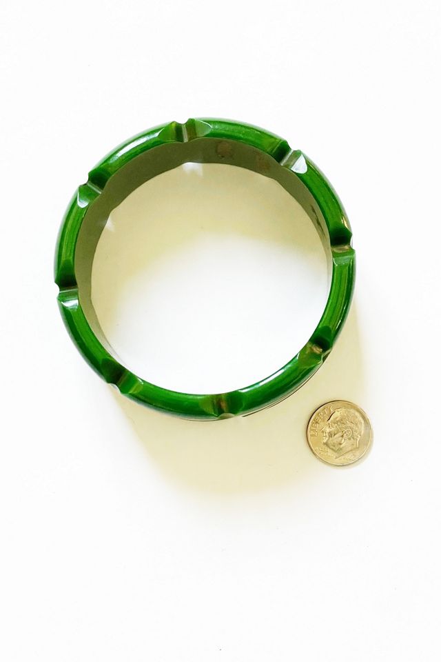 Vintage 1940's Green Carved Bakelite Bangle Bracelet Selected by FernMercantile #2