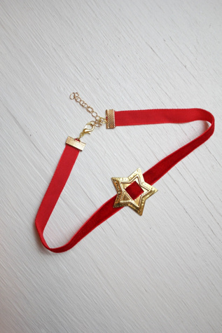 Женские колье Moons + Junes Vintage Wild West Red Velvet Medallion Selected, цвет: Разноцветный — фото 2