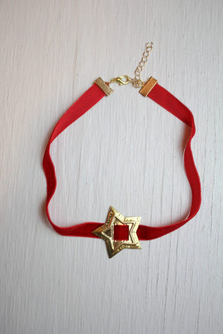 Женские колье Moons + Junes Vintage Wild West Red Velvet Medallion Selected, цвет: Разноцветный — фото 4