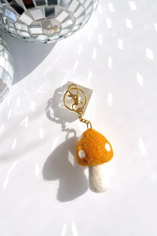 Женский брелок Golden Hour Designs Felt Mushroom Keychain, цвет: Оранжевый — фото 2