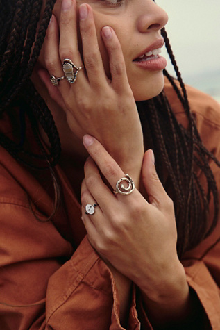 90s Swirl Ring by Free People in Silver, Size: 7