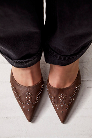 Pointy shoes with on sale studs