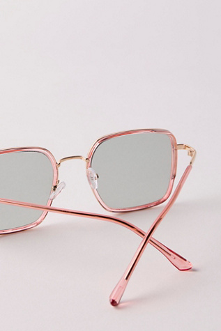 Женские солнцезащитные очки Free People Beau Square Sunglasses, цвет: Розовый кварцевый — фото 3