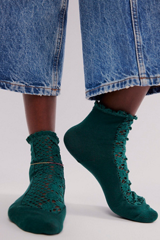 Rubies Crochet Socks