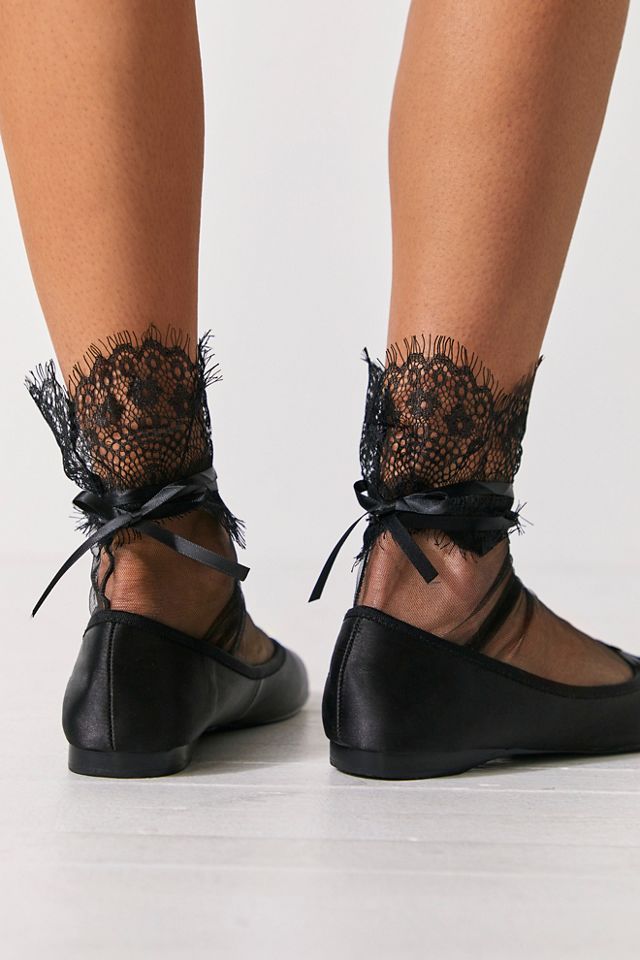 Lace-up mesh sock