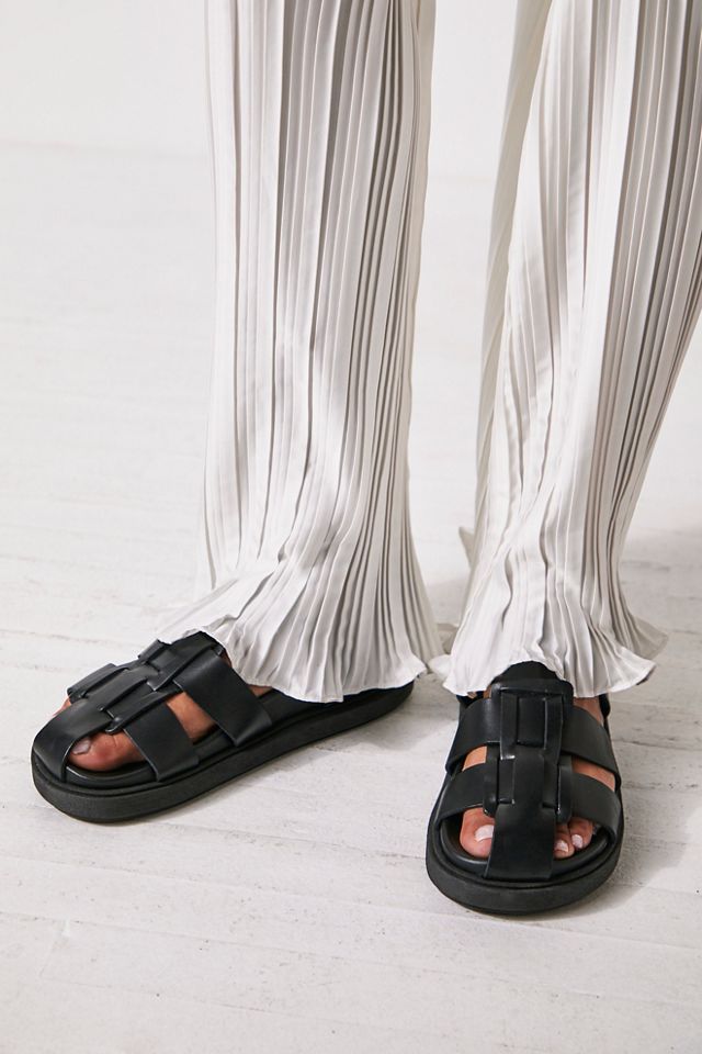 Reyna Fisherman Flats #1