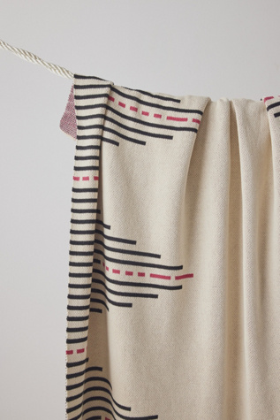 Seek & Swoon Reika Throw Blanket - Thumbnail 2