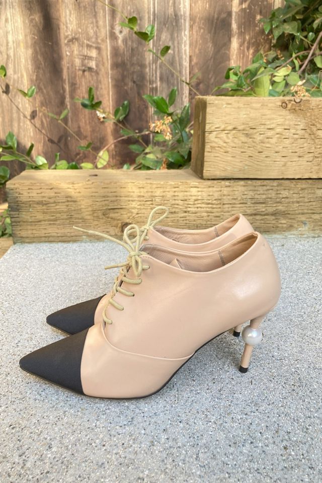Vintage Chanel Beige Pumps with Pearls – The Curatorial Dept.