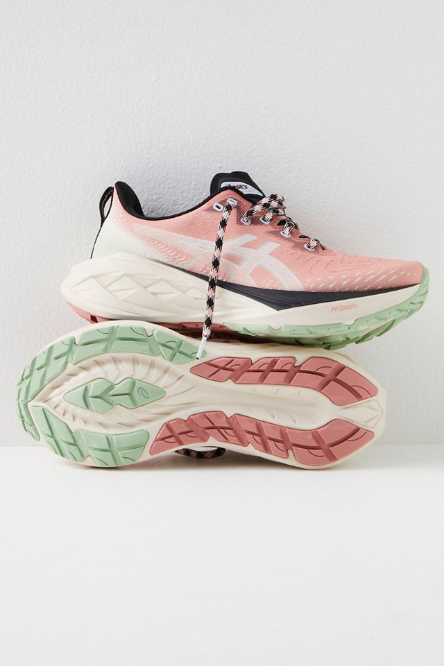 novablast sneakers