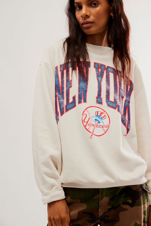 Women's store yankees sweatshirt