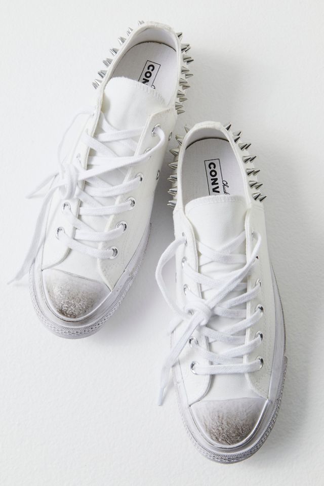 Studded low on sale top converse