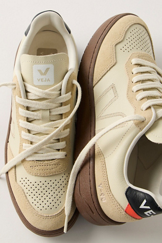Veja V-90 Trainers