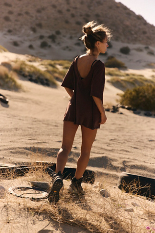 Hot Shot Tee Romper par FP Movement en Espresso Foncé, pour femme chez Free People