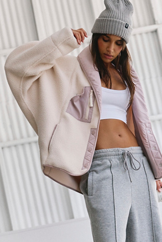 Veste Châle Hit The Slopes par FP Movement en Marbre, pour femme chez Free People