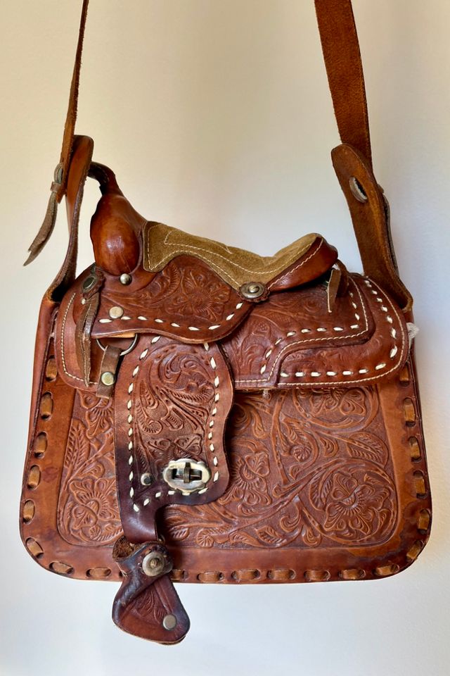 Leather saddle clearance bag purse