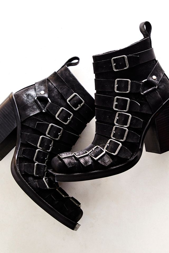 Buckle hot sale shoe boots