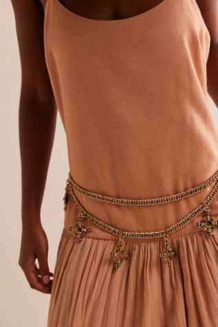 Renaissance Chain Belt at Free People in Baroque