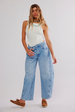 CRVY Venus Barrel Jeans by We The Free at Free People in Light Wash, Size: 33