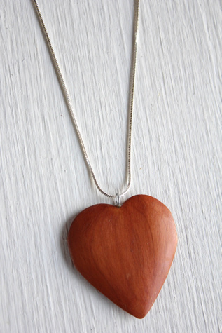 Женские колье Moons + Junes Vintage Wooden Heart Pendant Snake Chain Silver Selected, цвет: Серебряный — фото 3
