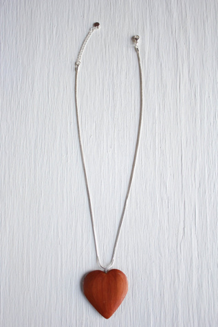 Женские колье Moons + Junes Vintage Wooden Heart Pendant Snake Chain Silver Selected, цвет: Серебряный — фото 4
