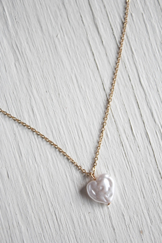 Женские колье Moons + Junes Vintage Dainty Pearl Heart Collar Selected, цвет: Жемчужный — фото 2