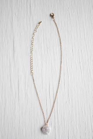 Женские колье Moons + Junes Vintage Dainty Pearl Heart Collar Selected, цвет: Жемчужный — фото 3