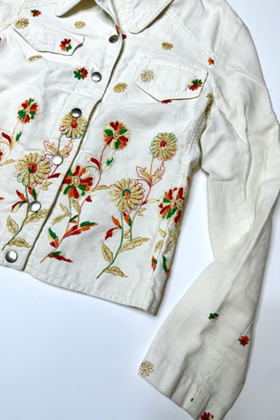 【GRAVER】Dot Smile Embroidery White Clip Jacket GRAVER】Cloud Smile Embroidery White Clip Windbreaker