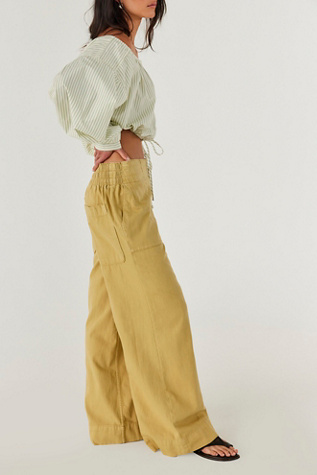 We The Free Breezy Denim Pull-On Jeans at Free People in Antelop, Size: XS