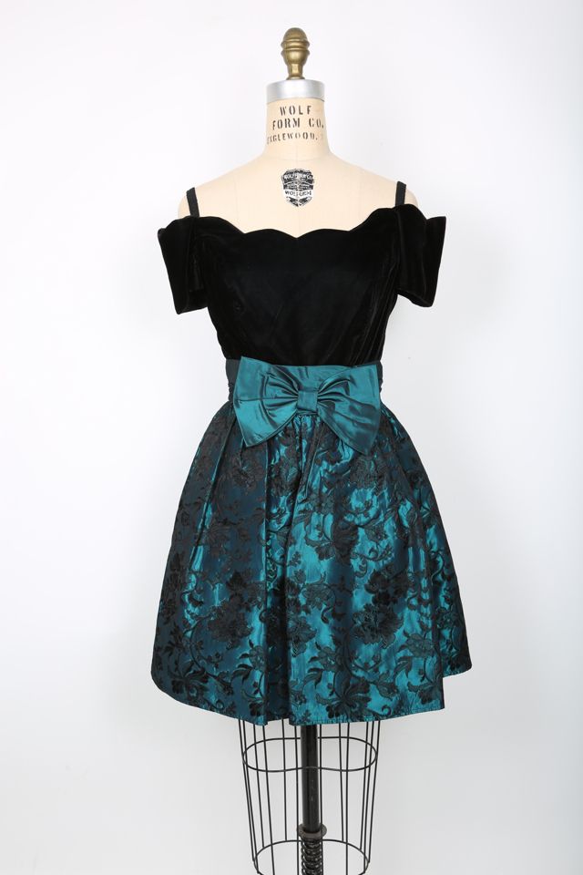 Velvet deals 80s dress