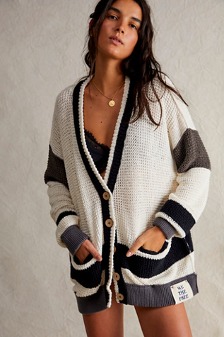 We The Free Classic Cardigan: Style #87781407 in Color Code 011 – Your New Favorite Must-Have