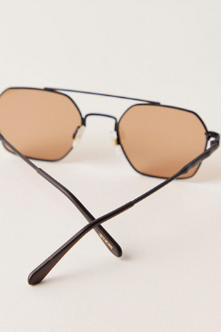 Женские солнцезащитные очки Free People Sara Polarized Sunglasses, цвет: Чёрный / Какао — фото 3