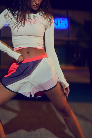 Short Ray Of Light par FP Movement en Electric Combo, pour femme taille: XS chez Free People