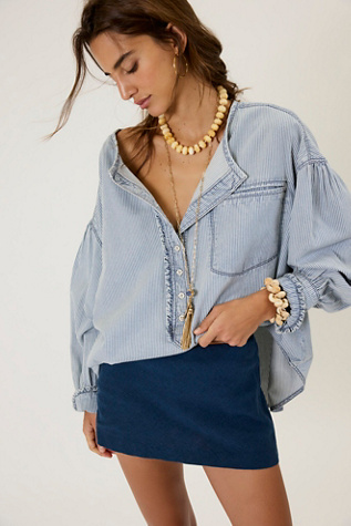 Ma petite mini-jupe short en coton et lin par free-est en Bleu Marin, pour femme chez Free People