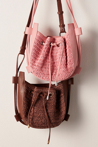 Sac à bandoulière Cabana par FP Collection en Coconut Shell, pour femme chez Free People