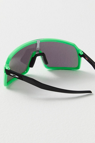 Женские солнцезащитные очки Oakley Sutro Oversized Aviator Sunglasses, цвет: 80s Зелёный / Нефритовый — фото 4