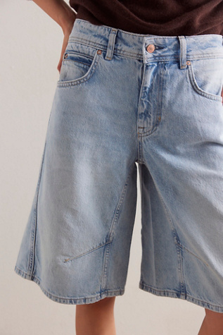 We The Free Cruisin' Bermuda Shorts en Light Blue, pour femme taille: 27 chez Free People